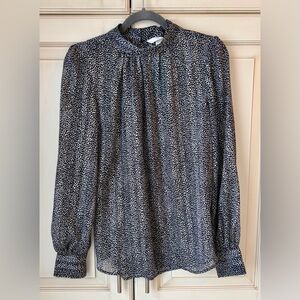 🍇NWT H&M Black, White and Grey Cheetah print Blouse. Large.